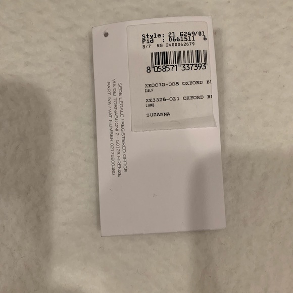 This classic navy leather handbag is a timeless piece. It was barely worn. - Picture 5 of 5